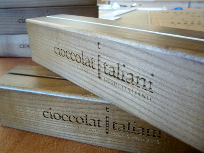 incisione laser su legno